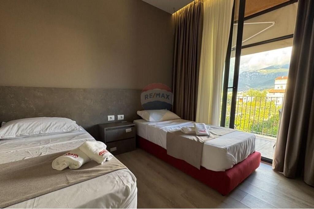 Godine Luksoze me qira - RRUGA "5 MAJI"