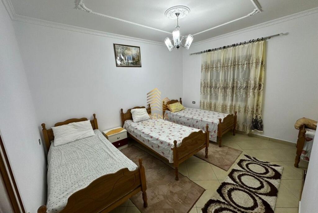 Qira, Hyrje Private 2+1+3Poste Parkimi, 5 Maji, 60.000 Lek/muaj