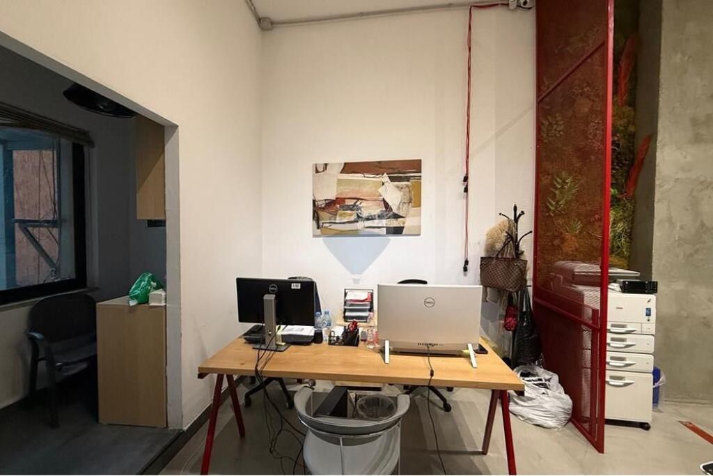 Ufficio - In Affitto - Via delle Barricate, TIRANE !