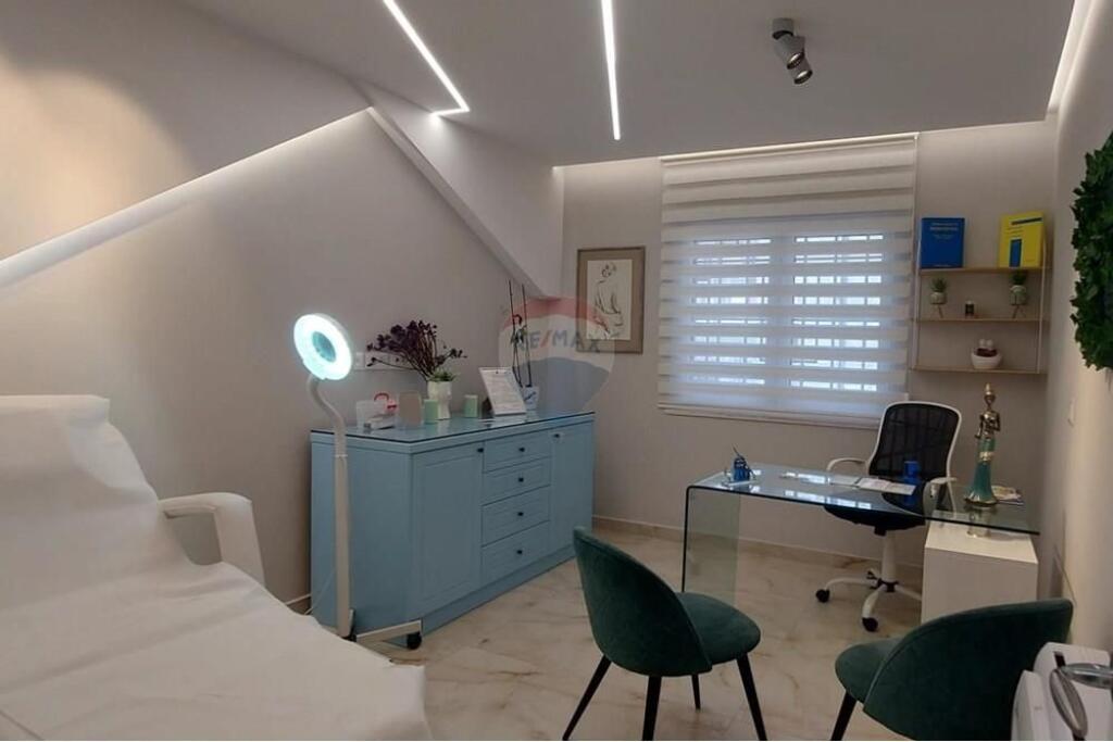 KLINIKË DERMATO-ESTETIKE / AMBIENT ZYREI'm  
