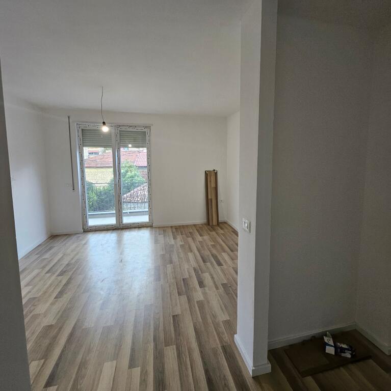 Garsoniere ne shitje