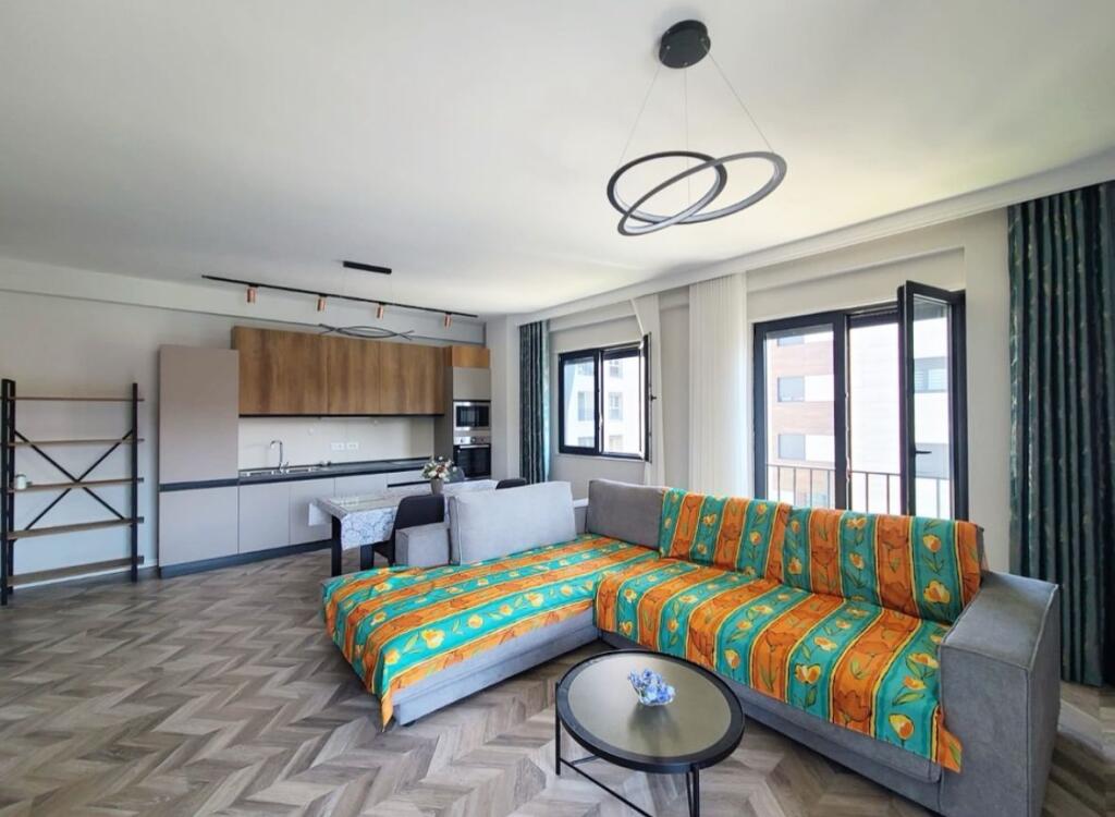 3+1 apartment for rent near the Red School.