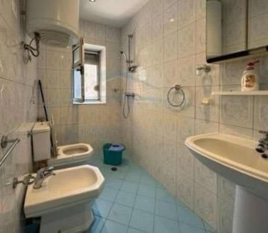 📍 Apartament 1+1 në Shitje – Pazari i Ri, Tiranë