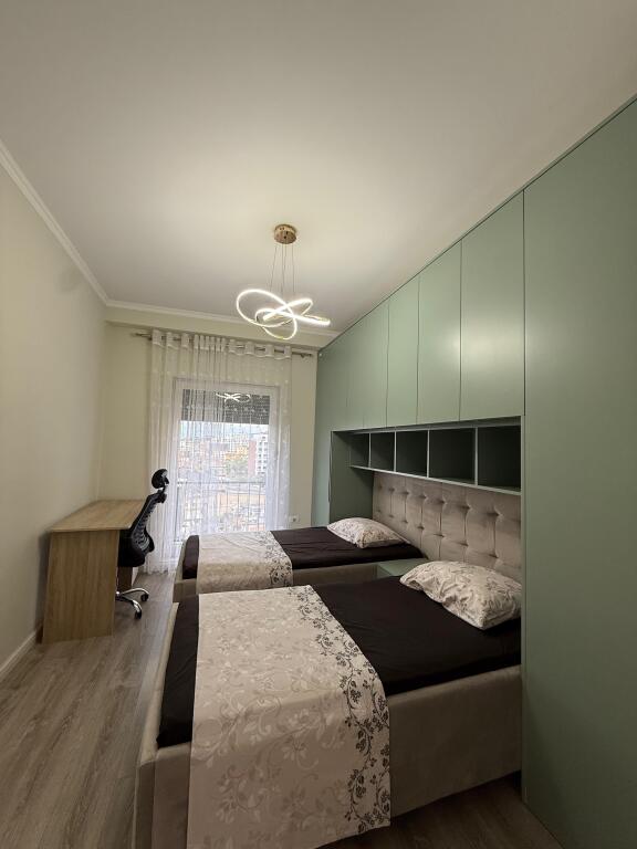 🏠JEPET ME QIRA Apartament 2+1 📍Rezidenca Quartum 🏢Kati: 5, me ashensor  🛋Hyrja eshte e mobiluar 💶 Çmimi : 80.000 Leke