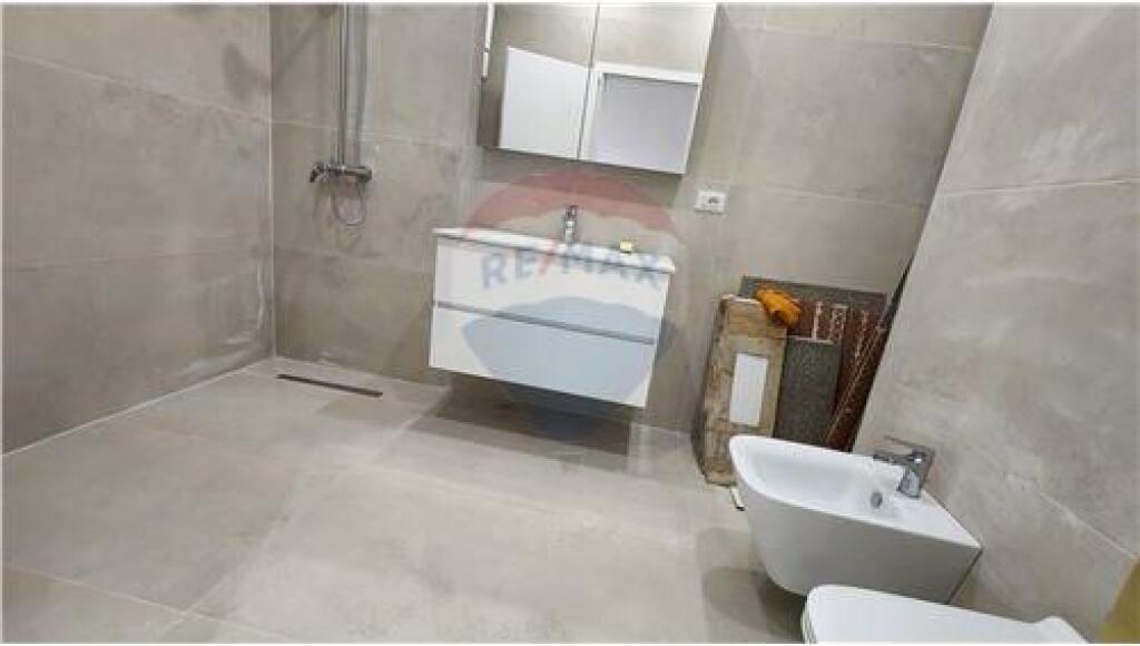 AMBIENT PER QIRA PER ZYRA