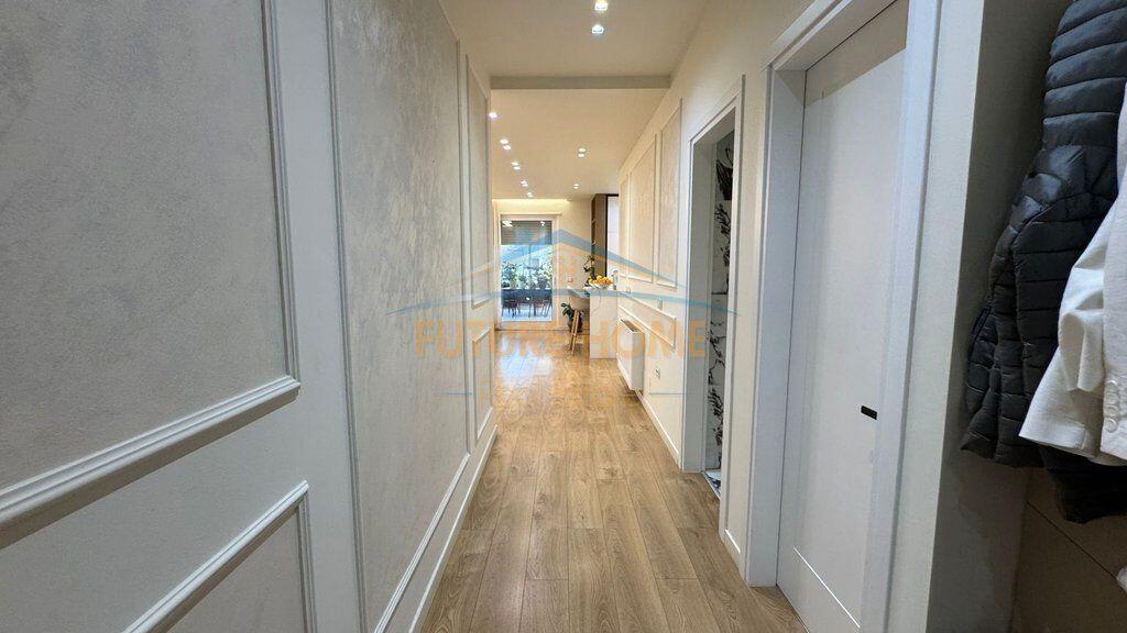 Shitet penthouse 3+1+2+post parkimi Kopshti Zologjik