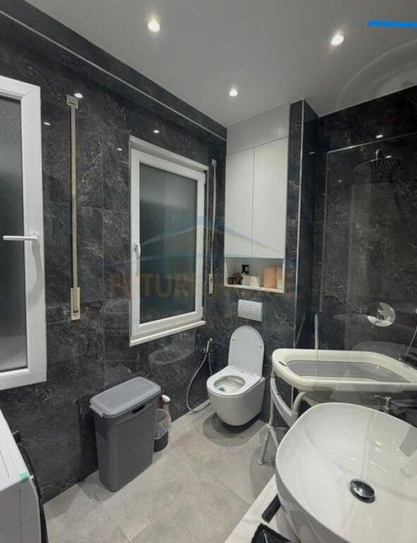 Shitet, Apartament 3+1+2 – Liqeni i Thatë, Tiranë