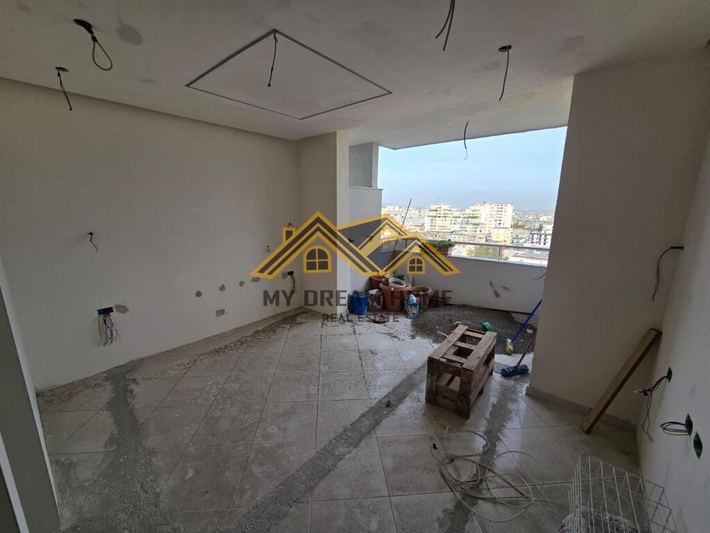 SHITET APARTAMENT 2+1+3 QENDER DURRES!