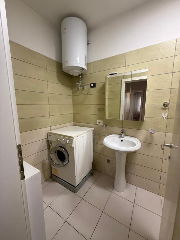 Jepet me qera  Apartment 2+1 te Liqeni I thate