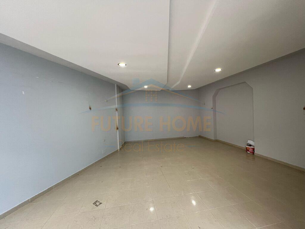 Qera, Ambient Biznesi, Unaza e Re. 200 €,UNA49533