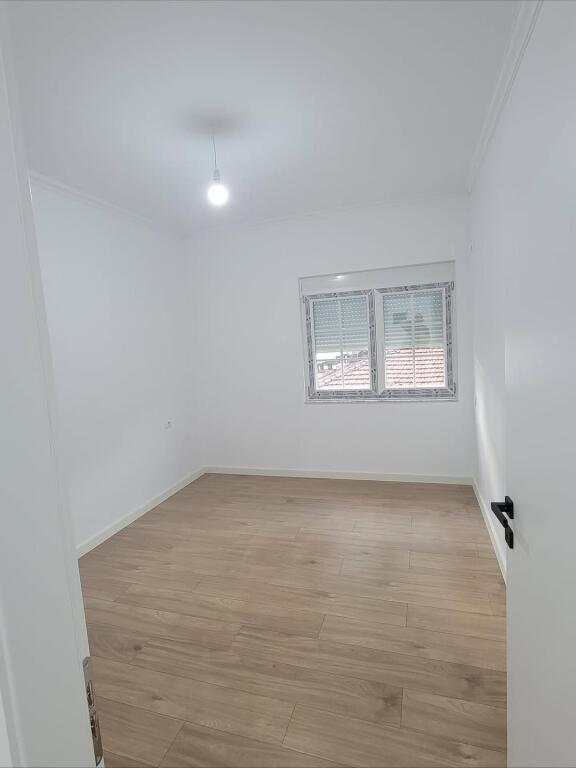Apartament 2+1 per shitje 📍Te rruga e Bogdaneve, prane kishes Katolike