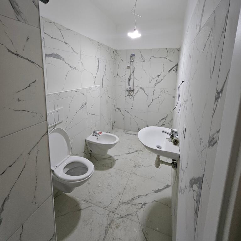 Garsoniere ne shitje