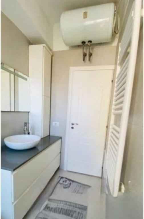 Apartament 2+1 i Investuar për Qira në 21 Dhjetori – Rruga e Kavajës