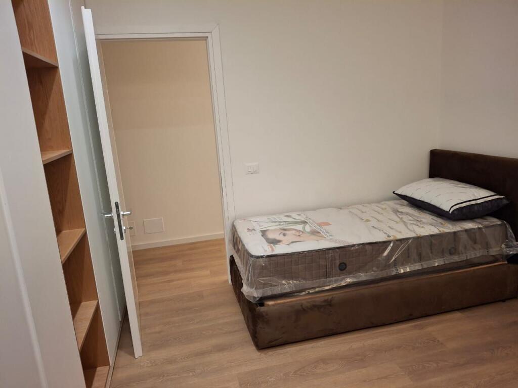 📍 Liqeni i Thatë – Jepet me qira apartament 3+1