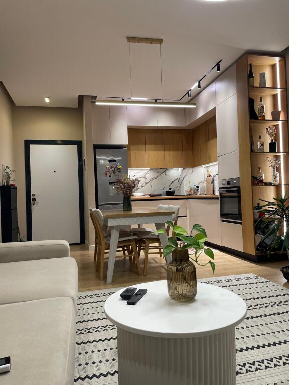 📌 JEPET ME QIRA APARTAMENT 1+1 + DEPO TEK GOLDEN PARK 3 📍 Përballë Spitalit Amerikan 3