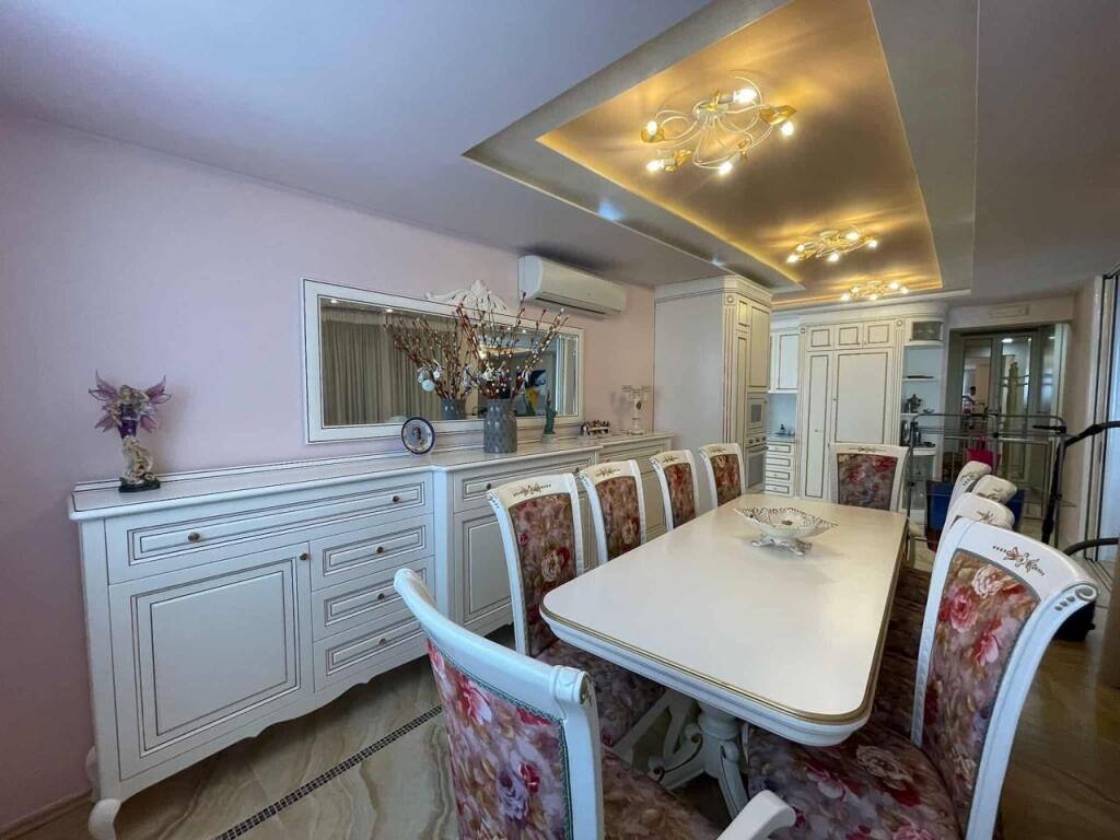 Penthouse in Vendita, Nel Complesso: “Ferrari”