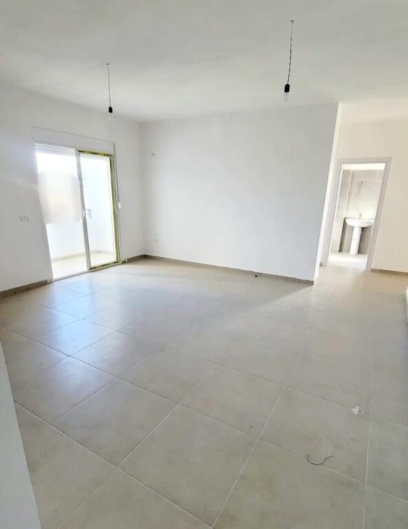 Shitet Apartament  2+1+2 tualete +2 ballkone,shetitorja Josif Budo Kavajë