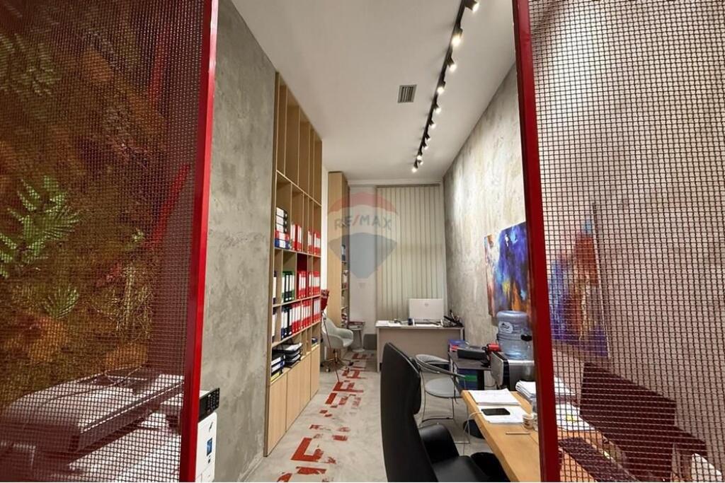 Ufficio - In Affitto - Via delle Barricate, TIRANE !