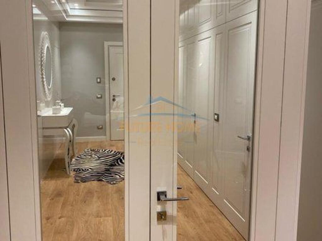 Shitet Apartament Luxury 3+1+2, Fusha e Aviacionit ,Tirane