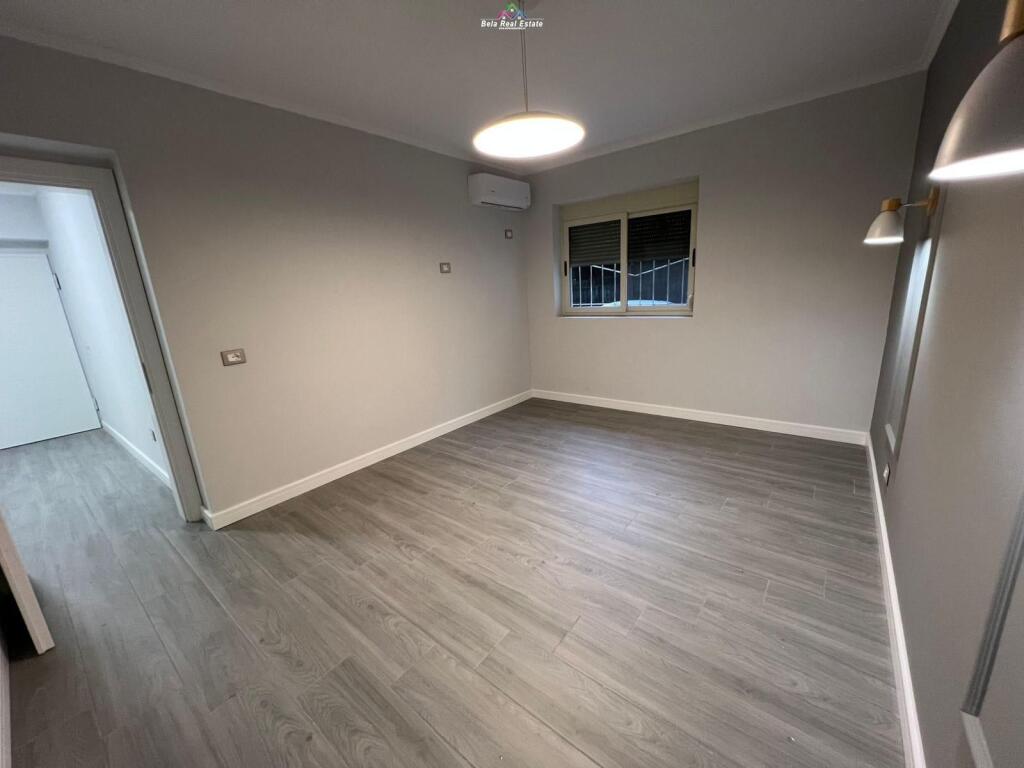 Office for Rent 1+1 Near the Red School (ID BZ2740) Tirana