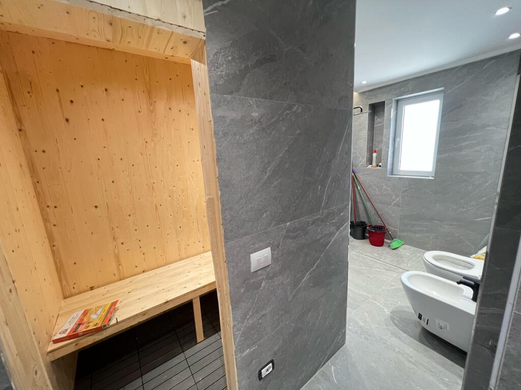 📣 QERA SUPER Apartament (Papafingo) 2+1+2Tualete , Sauna , Verande Dhe Parking 📍 Qender 🛣️ Rruga e "Kavajes"