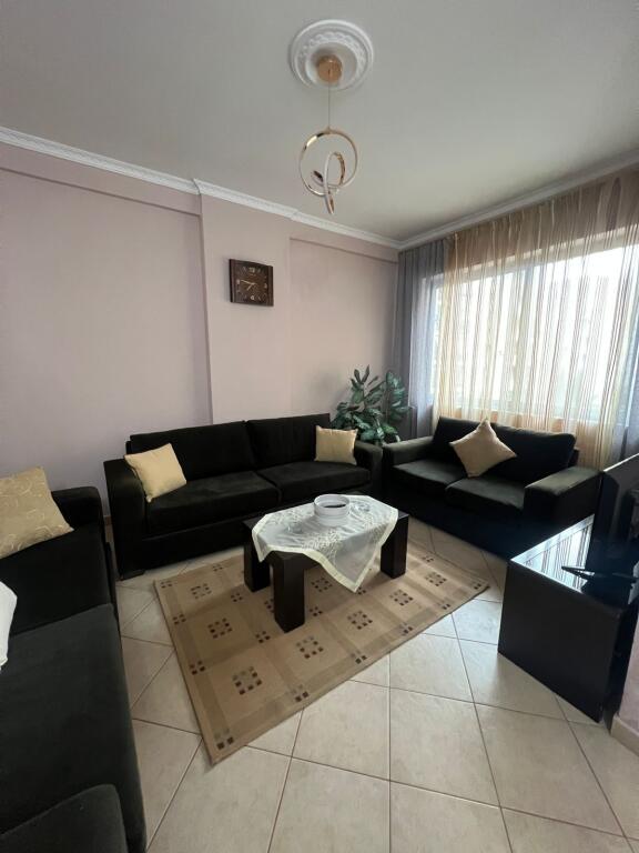 Apartament 1+1 me qera, Unaza e Re
