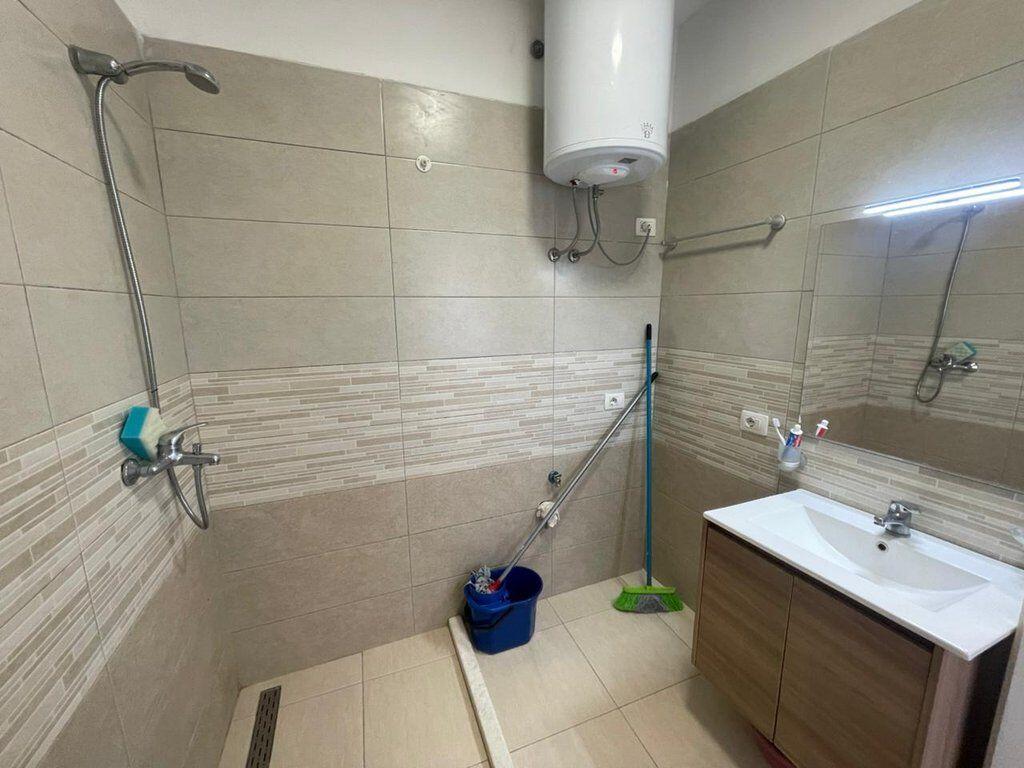 SHITET APARTAMENT 2+1 NE PLAZH DURRES PRANE HOTEL PALACE!
