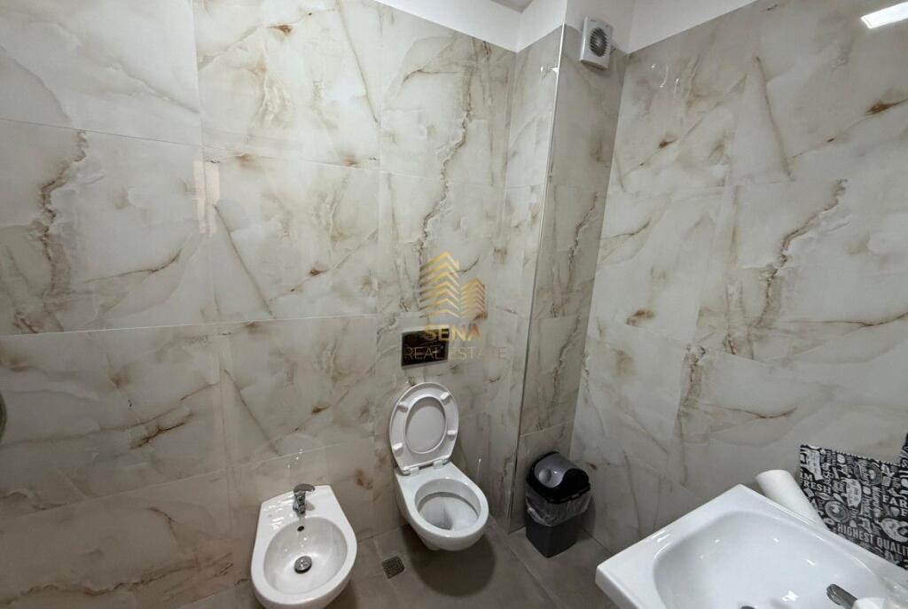 Affitto, Spazio commerciale/ufficio, Comune di Parigi, 1000 Euro/mese