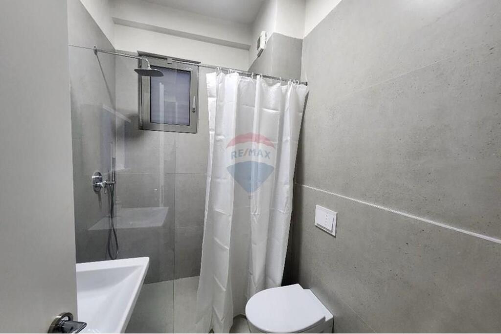 Ofrohet per qira apartamenti 1+1 te Pazari i ri, Rruga Ali Pashe Gucia.