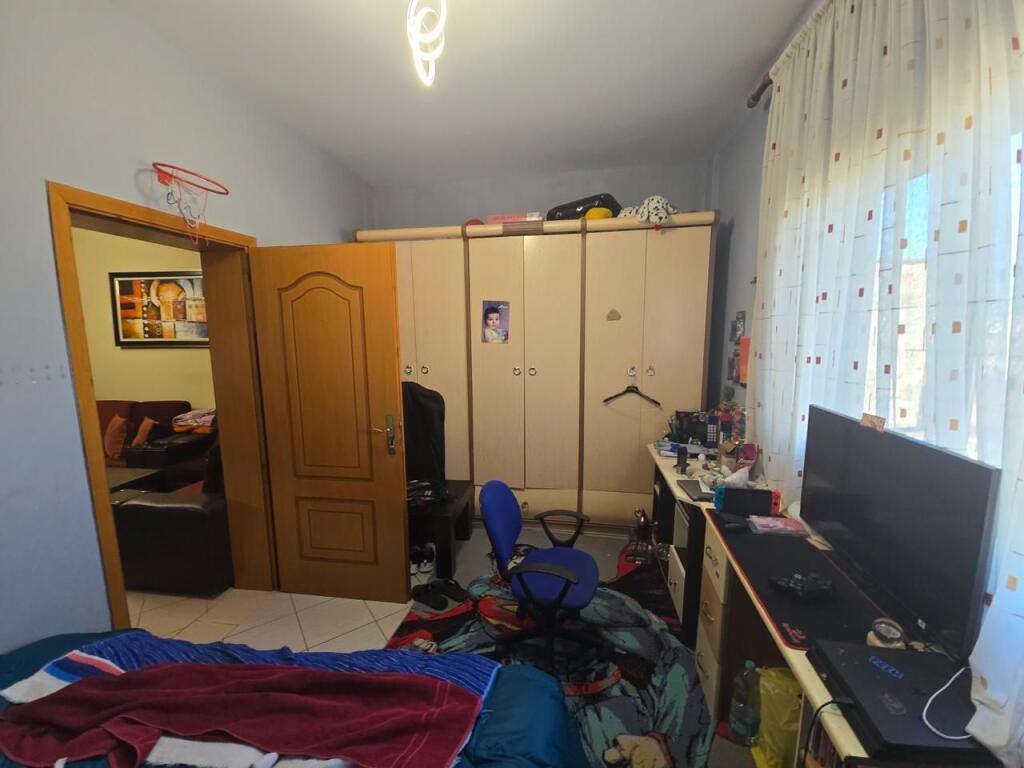 SHITET APARTAMENT 2+1+2 PRANE SPITALIT, DURRES