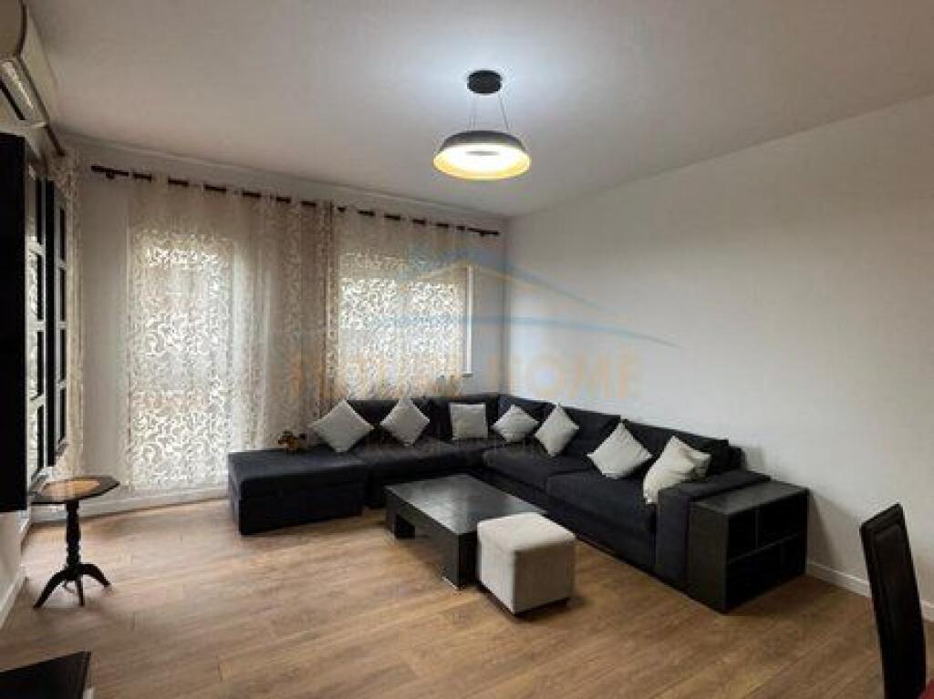 Shitet, Apartament 2+1+2, Oxhaku , Tiranë