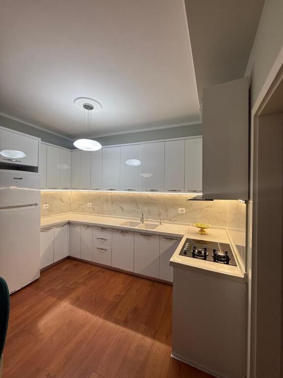 Jepet me qera  Apartment 2+1 te Liqeni I thate