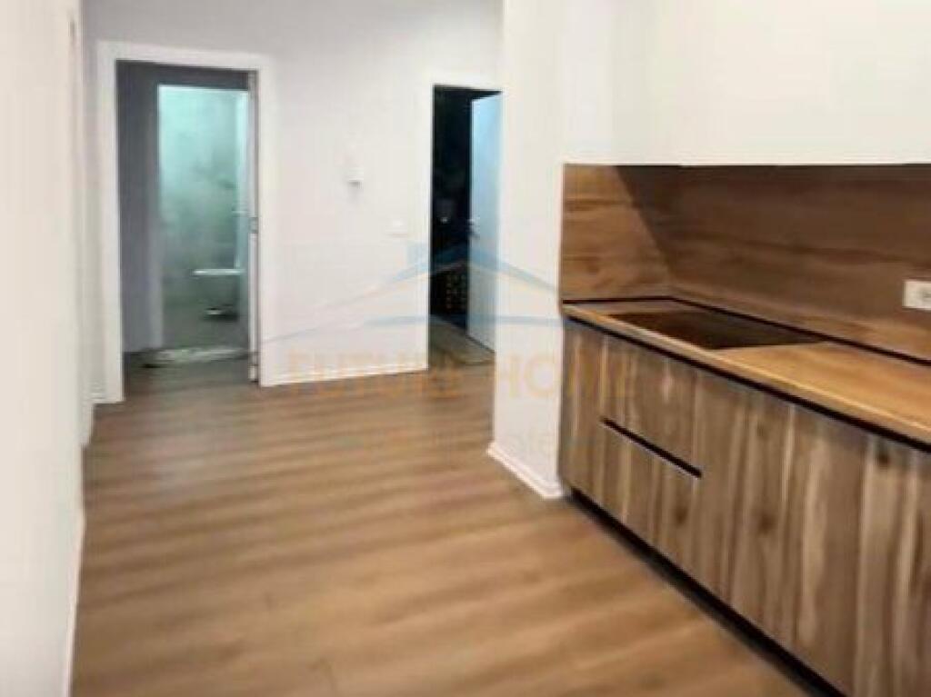 Shitet, Apartament 2+1+2, Rruga e Dibrës, Prane Gjimnazit Partizani,Tiranë