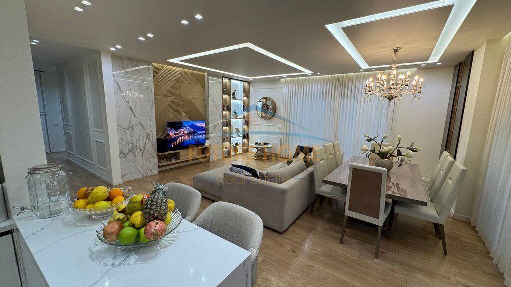 Shitet penthouse 3+1+2+post parkimi Kopshti Zologjik