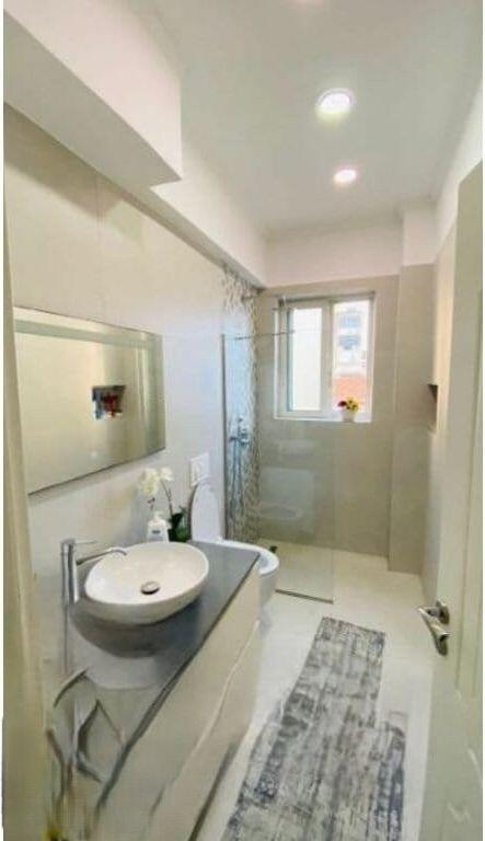 ✨ Apartament 2+1 i investuar për qira! 21 dhjetori, Rr. Kavajes 650 € /Muaj