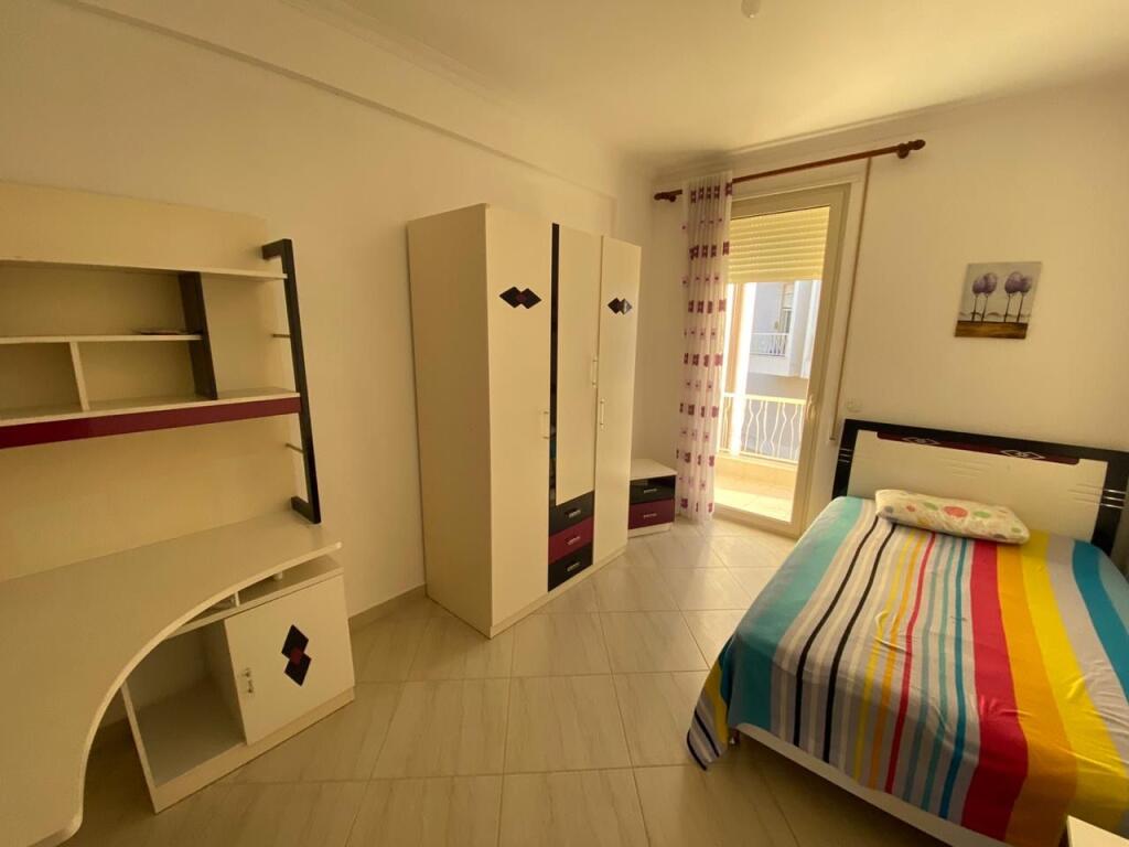 4+1,i mobiluar rruga peti liqeni i thate,cmimi 900 euro