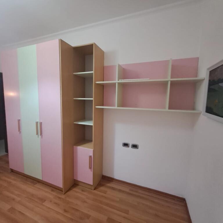 Jepet me qira Penthouse pranë Kishës Ortodokse – Vlorë