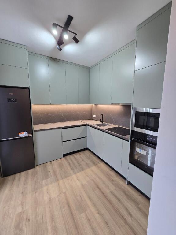 📌Apartament 2+1+2 + 🅿️ me Qira – Pranë Shkollës së Kuqe