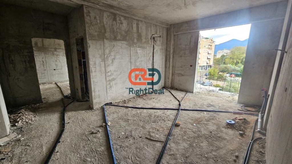 Tek Liqeni I Thate, Shitet Super Apartament 1+1, Me Pamje Spektakolare !!