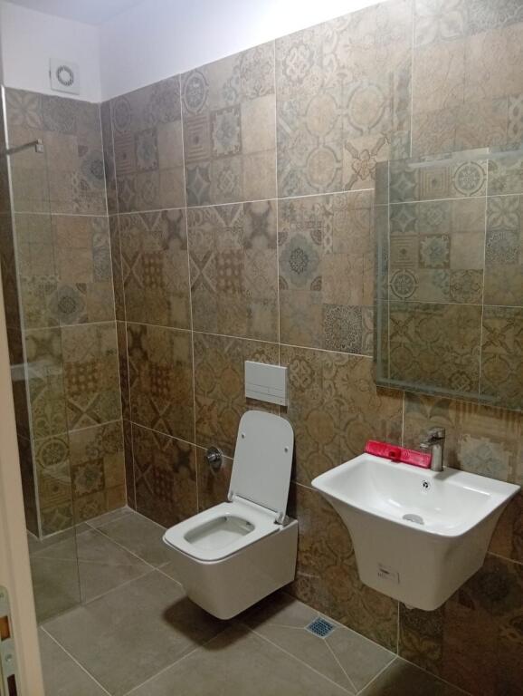 🏢 Jepet me Qera Apartament 2+1+2 Përshtatshëm për Biznes ne 5 Maji