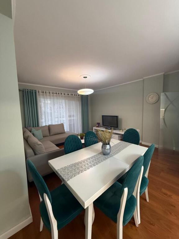 Jepet me qera  Apartment 2+1 te Liqeni I thate