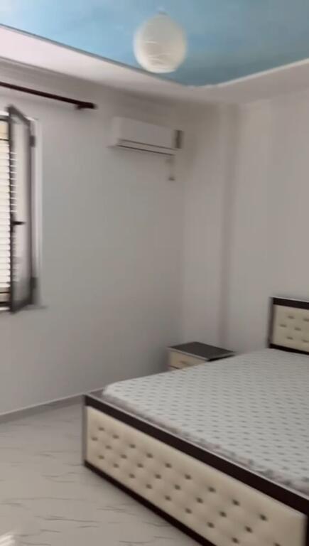 Jepet me qera apartament 2+1 te Rruga e Durresit