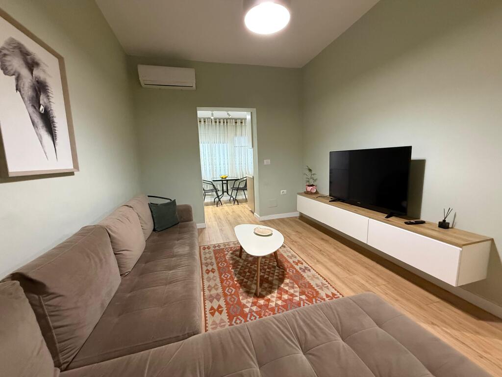 Apartament 2+1 Me Qira prane Ambasades Amerikane