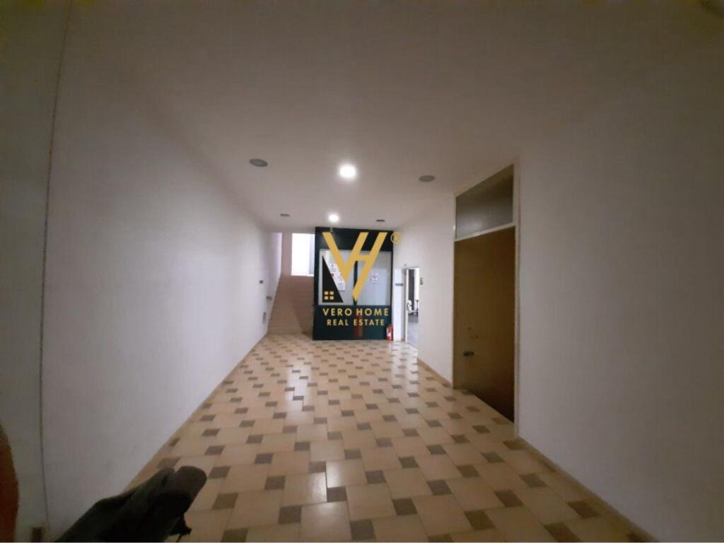 JEPET AMBIENT BIZNESI 750 M2 ME QERA TE SIRI KODRA 4.700 EURO