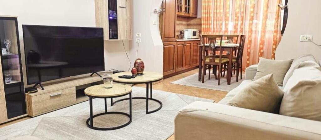 APARTAMENT ME QERA 2+1 MYSLYM SHYRI 700 EURO