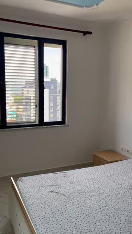 Jepet me qera apartament 2+1 te Rruga e Durresit