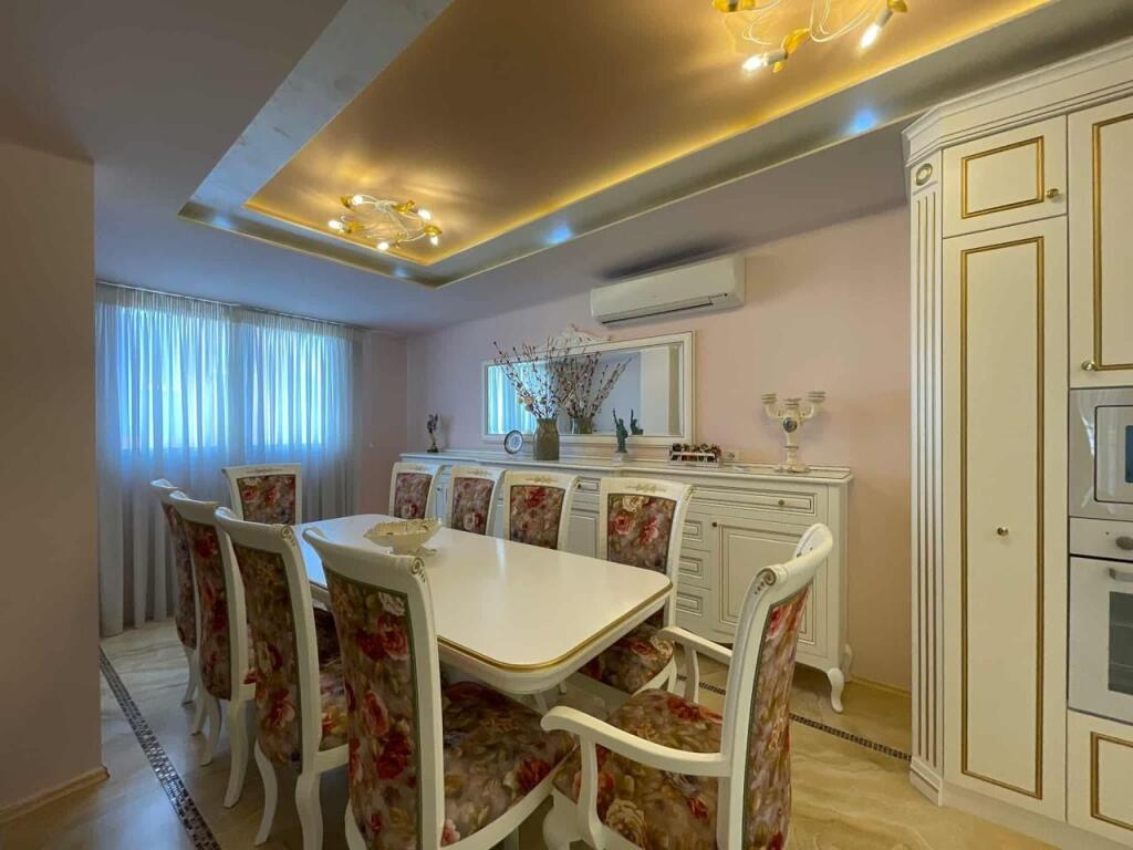 Penthouse in Vendita, Nel Complesso: “Ferrari”