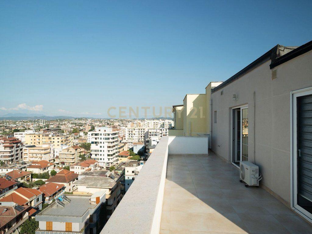 APARTAMENT 3+1+2T ME VERANDË 160 m² – PLAZH, DURRËS