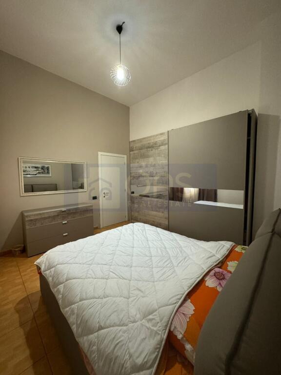 Jepet me qera apartament 1+1 Tek Rr e Dibres.