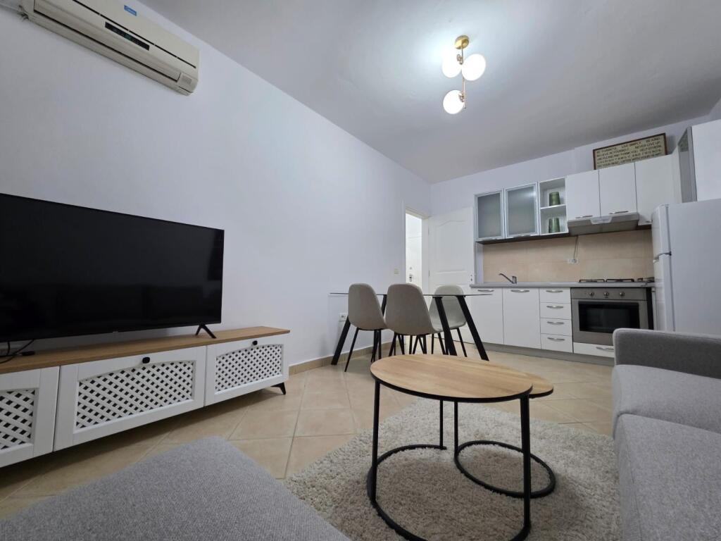 Jepet Me Qera Apartament 1+1+1 Ballkon